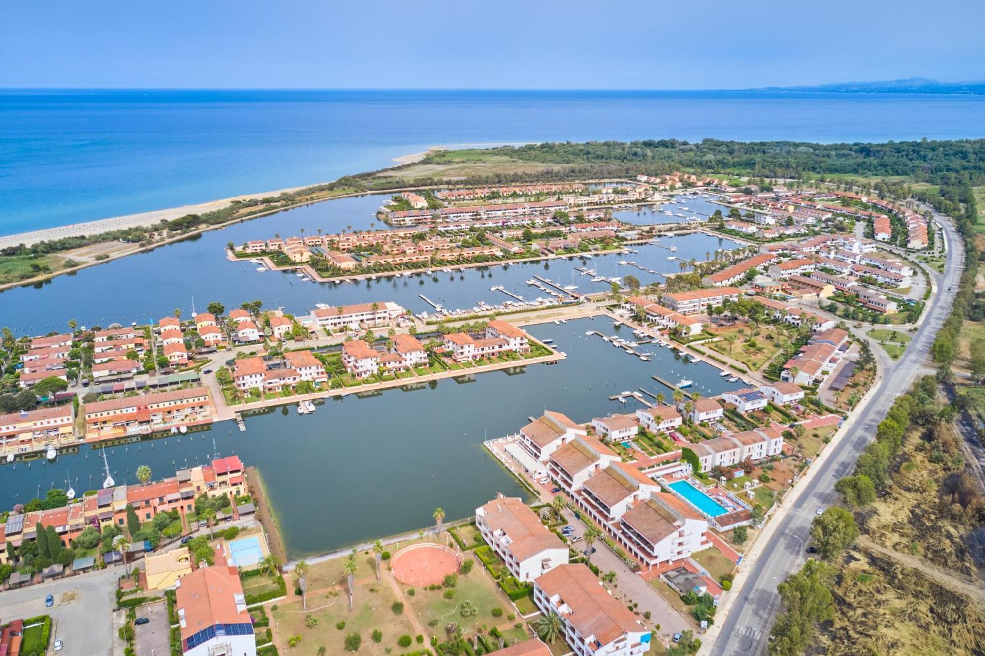 Casa Vacanze Lux By White Aparthotel I Casoni Eksteriør bilde