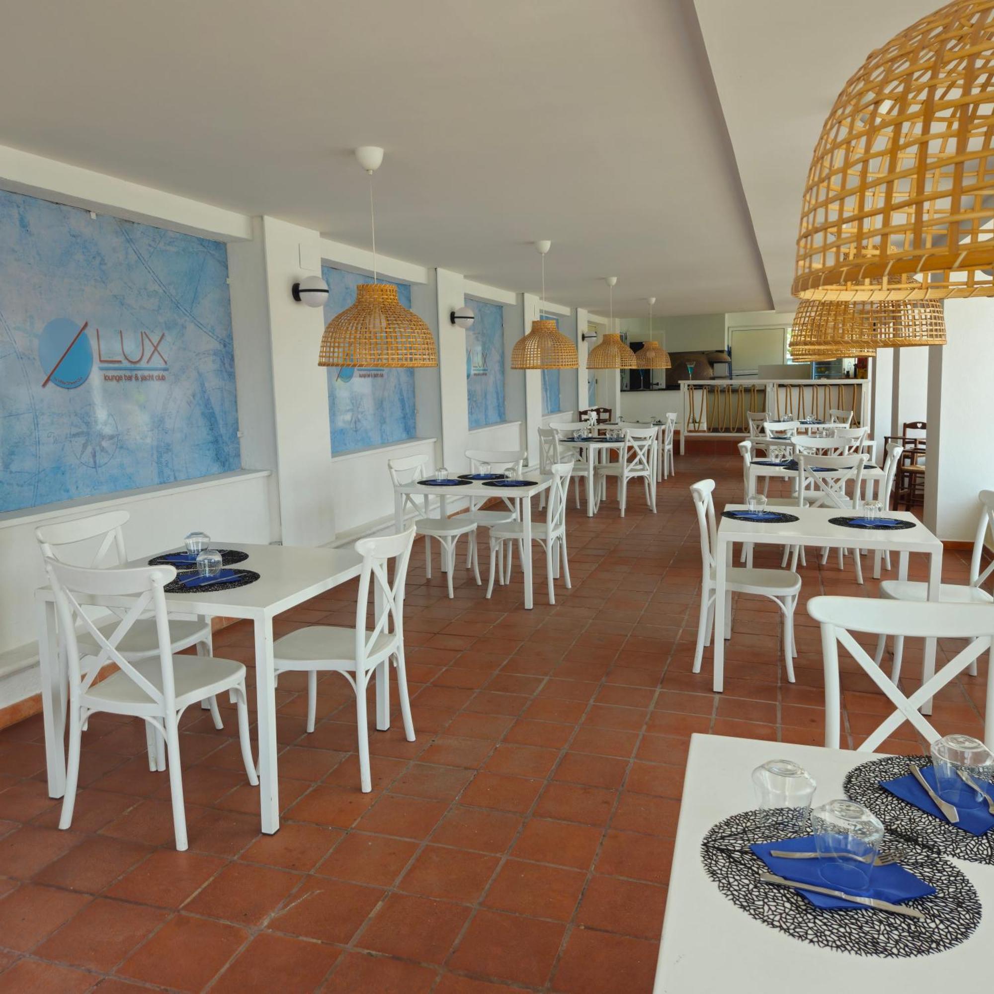 Casa Vacanze Lux By White Aparthotel I Casoni Eksteriør bilde